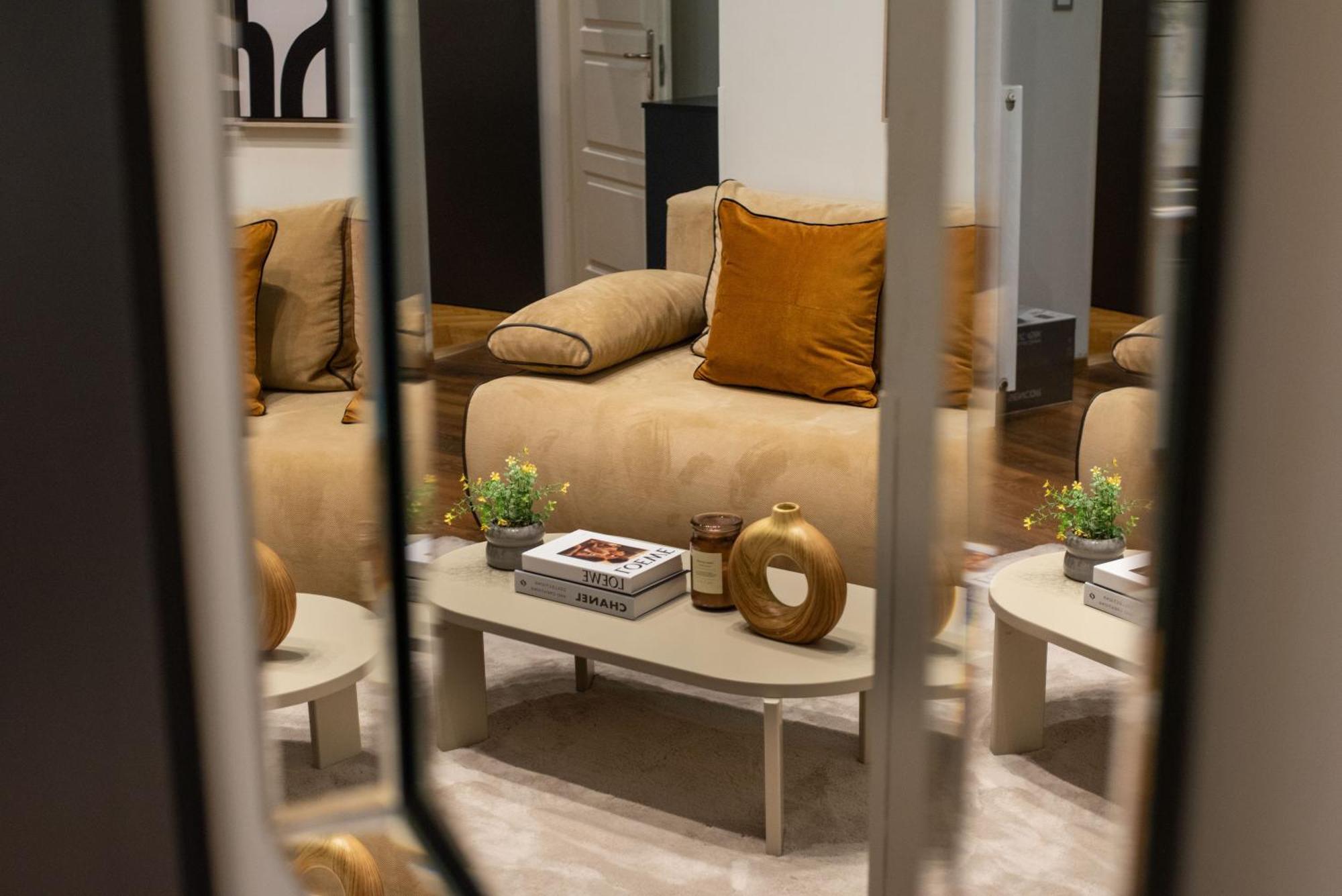 Chic Central 1Br Retreat Near New York Cafe With View Boedapest Buitenkant foto
