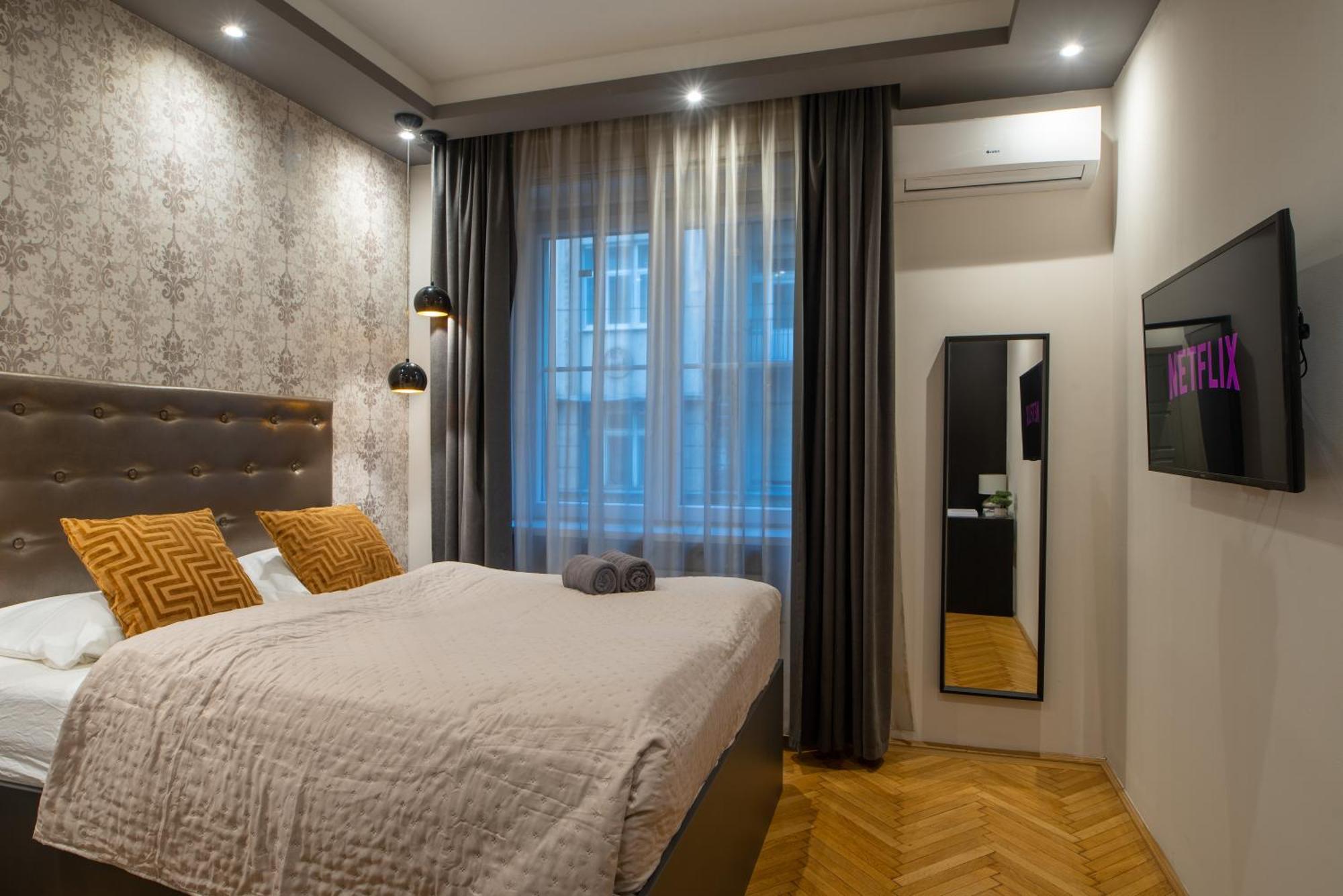 Chic Central 1Br Retreat Near New York Cafe With View Boedapest Buitenkant foto